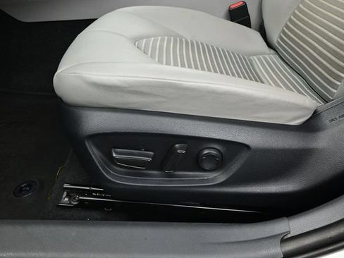 Used 2023 Toyota Camry SE FWD image 13