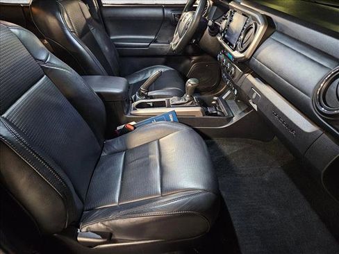 Used 2020 Toyota Tacoma Limited image 21