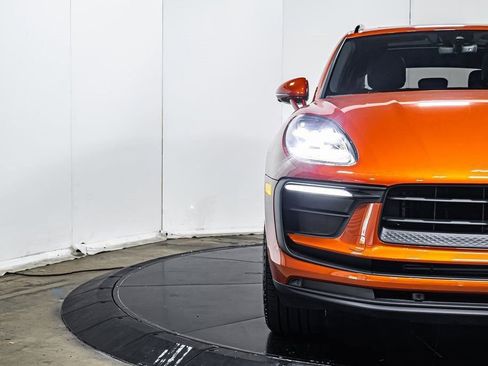 Used 2025 Porsche Macan image 12