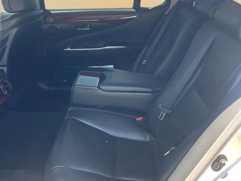 Used 2012 Lexus LS 460 L w/ Luxury Pkg RWD image 24