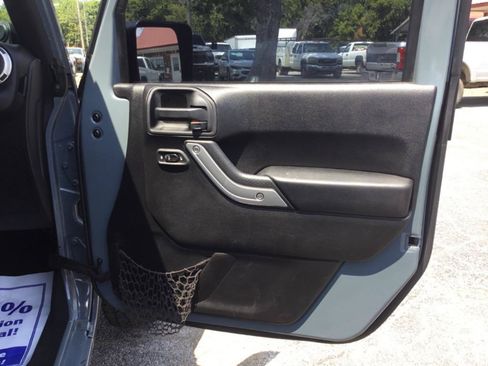 Used 2014 Jeep Wrangler Unlimited Sahara w/ Connectivity Group AWD/4WD image 42