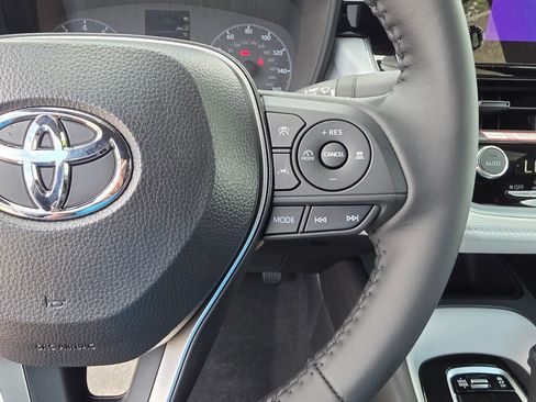 Used 2025 Toyota Corolla SE image 13