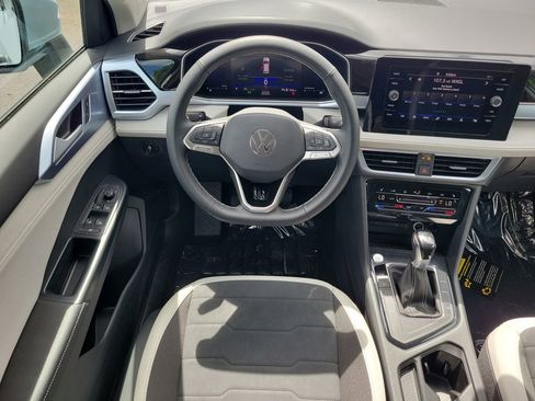 New 2026 Volkswagen Taos SE FWD image 10