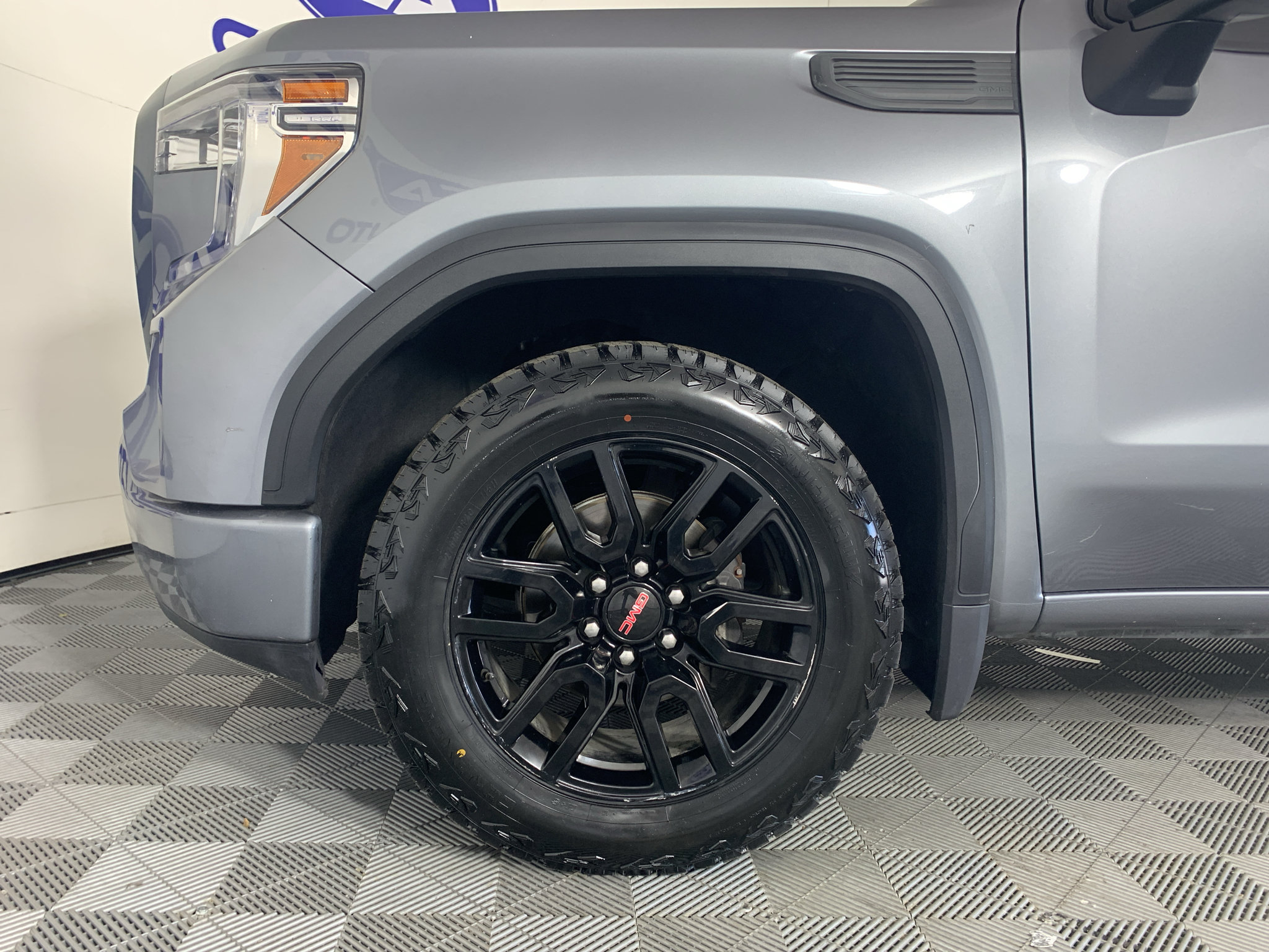 Used 2020 GMC Sierra 1500 Elevation w/ Elevation Value Package RWD image 9