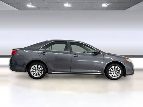 Used 2013 Toyota Camry LE image 8