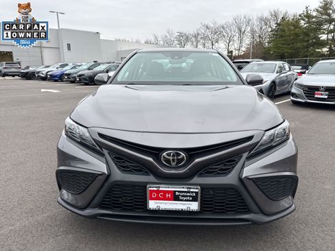 Used 2021 Toyota Camry SE image 2
