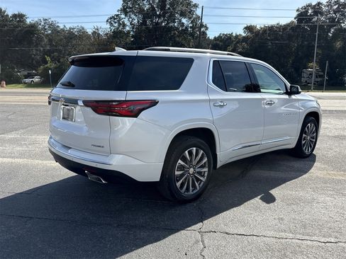 Used 2023 Chevrolet Traverse Premier image 5