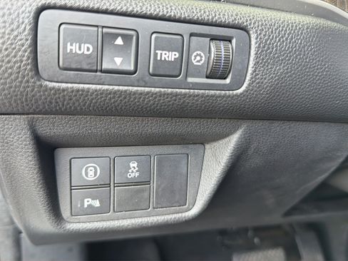 Used 2018 Honda Accord Touring image 19