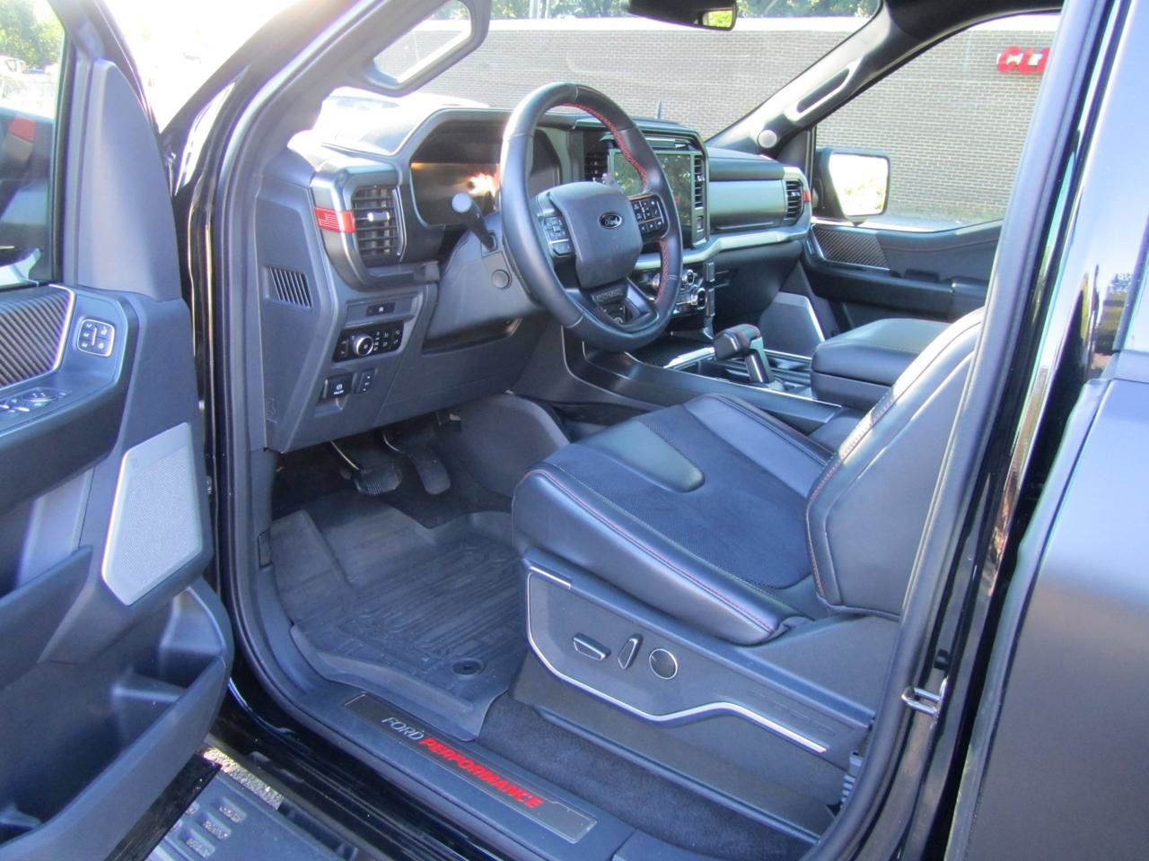 Used 2025 Ford F150 Raptor AWD/4WD image 17