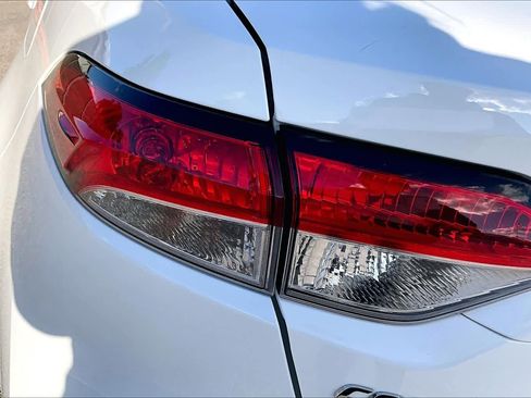 Used 2021 Toyota Corolla LE image 28