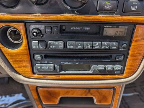 Used 1996 Toyota Camry LE FWD image 16