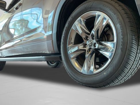 Used 2019 Toyota Highlander Limited Platinum FWD image 47