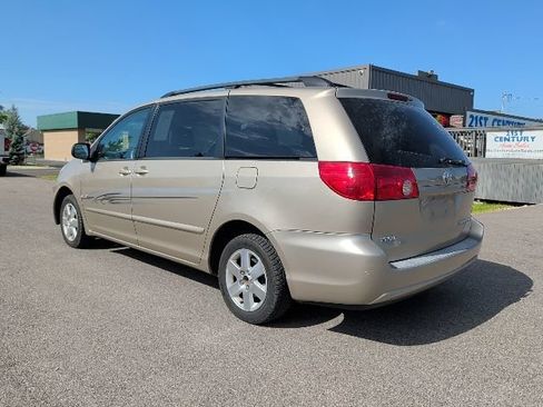 Used 2007 Toyota Sienna LE w/ LE Pkg 3 FWD image 3