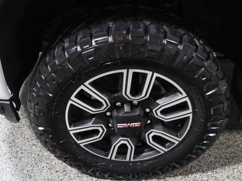 Used 2023 GMC Sierra 2500 AT4 w/ AT4 Premium Plus Package image 12