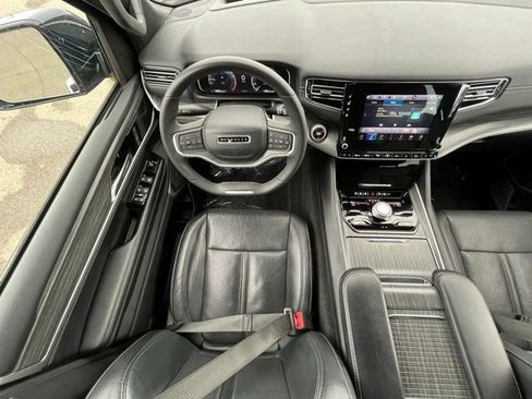 Used 2023 Jeep Wagoneer L Series III w/ Preferred Equipment Group image 25