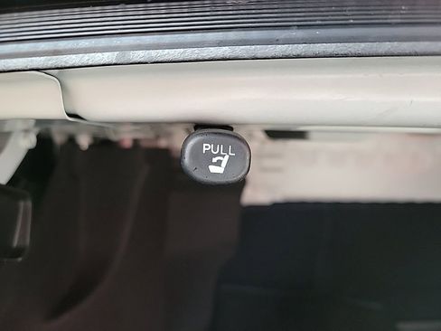 Used 2023 Toyota Camry SE w/ Cold Weather Package image 19