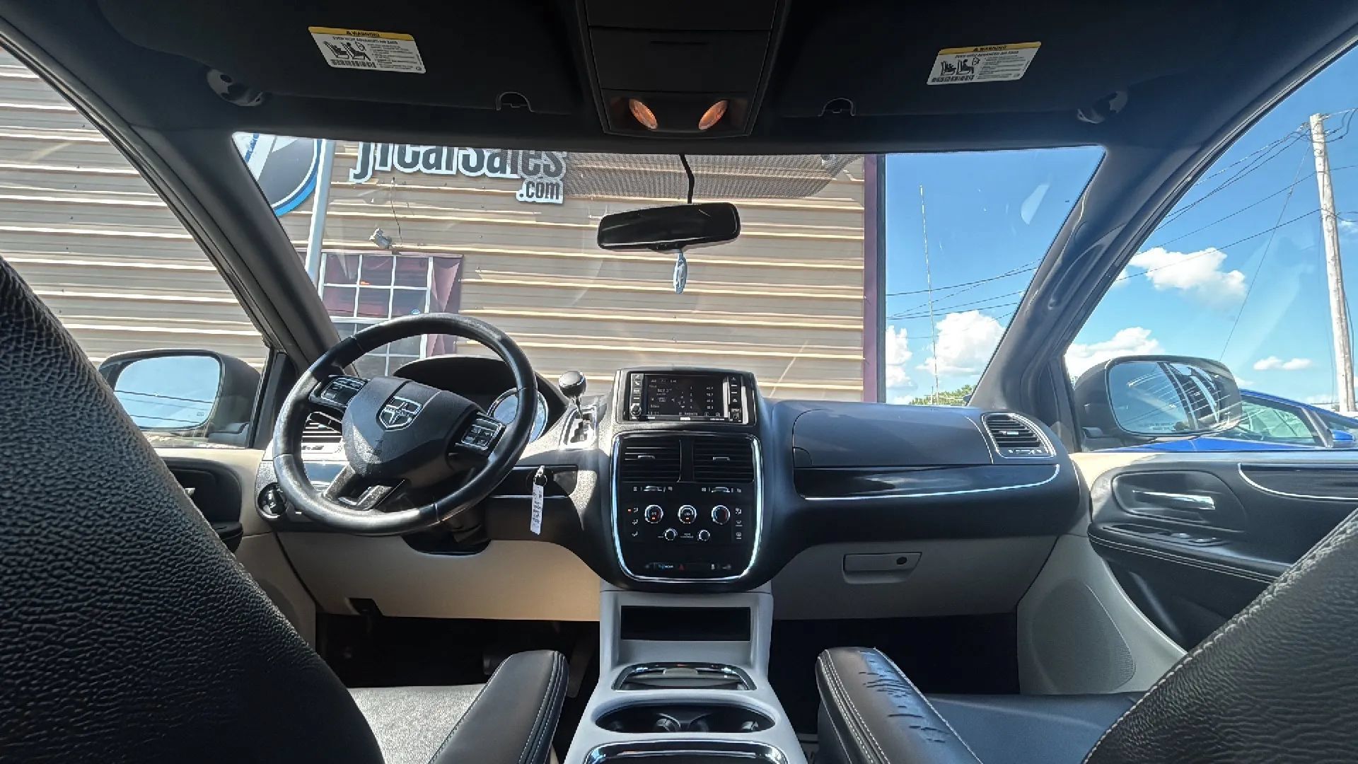 Used 2017 Dodge Grand Caravan SXT FWD image 21