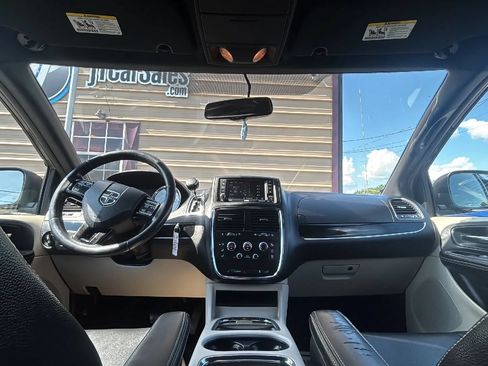 Used 2017 Dodge Grand Caravan SXT FWD image 21