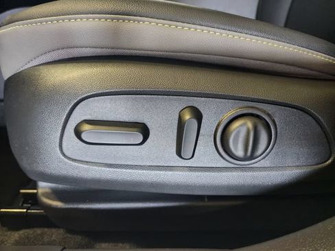 Certified 2025 Chevrolet Trax ACTIV FWD image 11