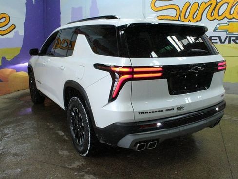 Used 2024 Chevrolet Traverse Z71 w/ Enhanced Driving Package image 6