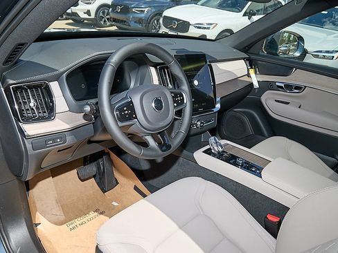 New 2026 Volvo XC90 T8 Plus w/ Protection Package Premier AWD/4WD image 13