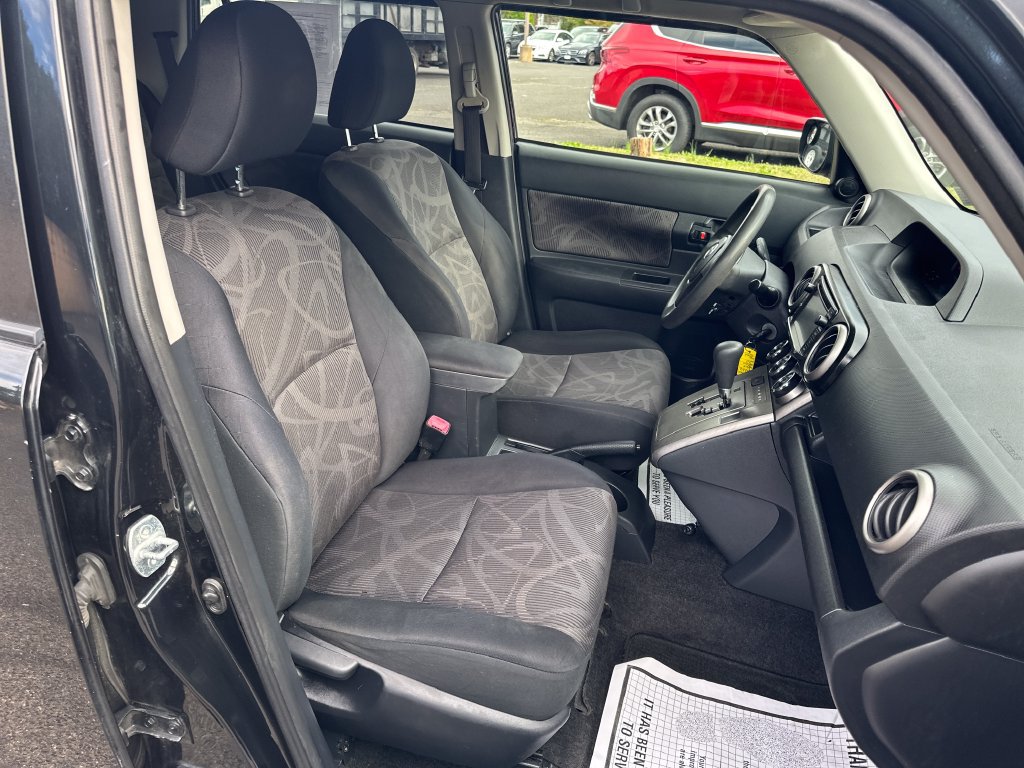 Used 2014 Scion xB FWD image 22