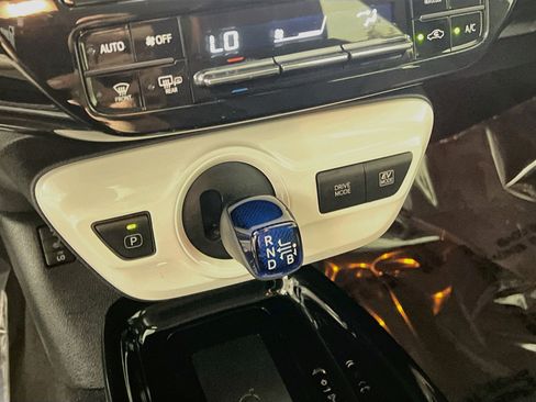 Used 2017 Toyota Prius Four w/ Advanced Technology Package FWD image 24