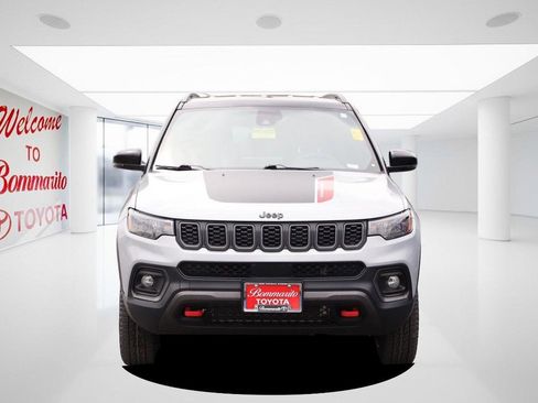 Used 2024 Jeep Compass Trailhawk AWD/4WD image 4