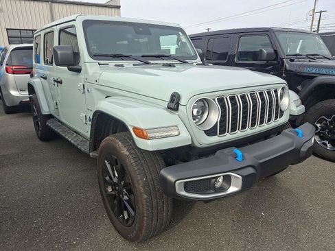 Used 2024 Jeep Wrangler Sahara w/ Technology Group image 4