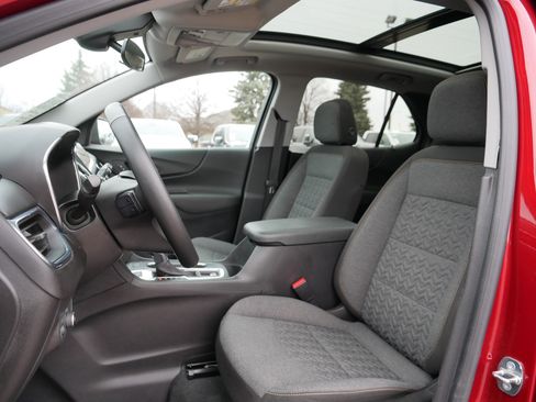 Used 2023 Chevrolet Equinox LT image 34