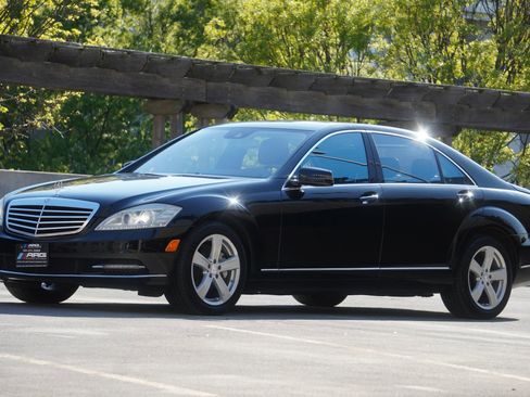 Used 2010 Mercedes-Benz S 550 4MATIC image 2