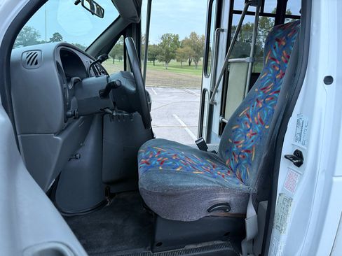 Used 2003 Ford E-350 and Econoline 350 Super Duty image 10