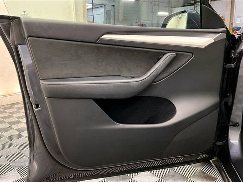 Used 2023 Tesla Model Y Long Range AWD/4WD image 24