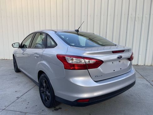 Used 2014 Ford Focus SE w/ SE Winter Package FWD image 5
