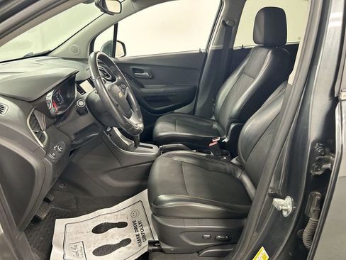 Used 2017 Chevrolet Trax LT w/ LT Convenience Package AWD/4WD image 9