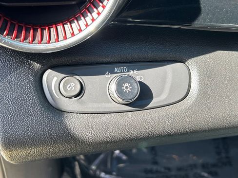 Used 2024 Chevrolet Trax RS image 25