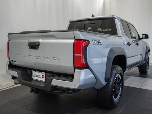 Used 2024 Toyota Tacoma TRD Off-Road w/ TRD Off Road Upgrade Package AWD/4WD image 4