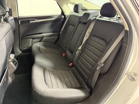 Used 2016 Ford Fusion SE FWD image 16