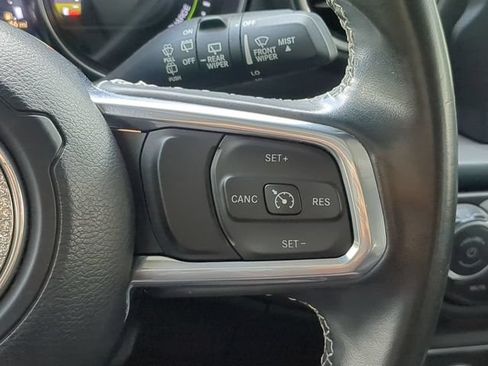 Used 2022 Jeep Wrangler Unlimited Sahara AWD/4WD image 28