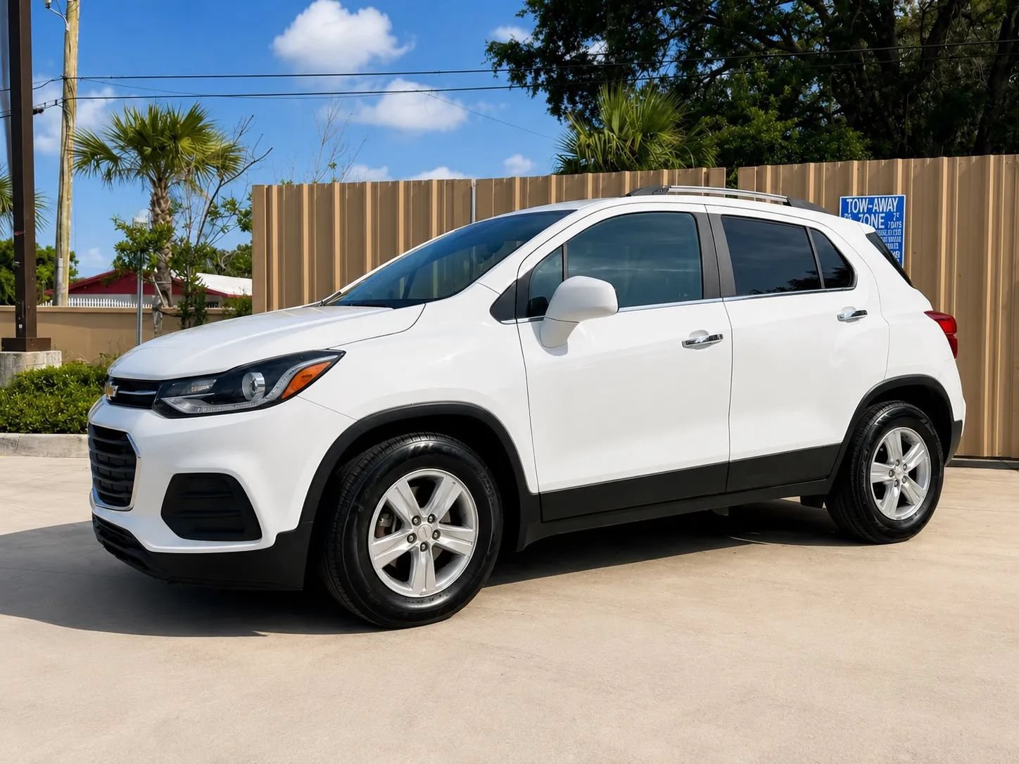 Used 2020 Chevrolet Trax LT w/ LT Convenience Package FWD image 4
