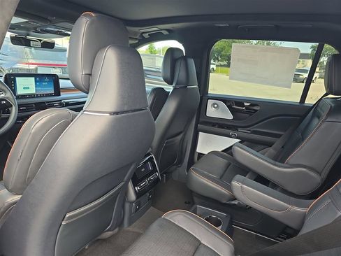 New 2025 Lincoln Aviator Black Label AWD/4WD image 17
