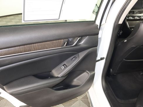 Certified 2022 Honda Accord Touring image 49
