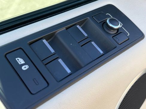 Used 2017 Land Rover Range Rover Sport HSE image 16