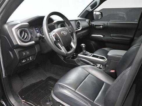 Used 2021 Toyota Tacoma Limited w/ Nightshade Package AWD/4WD image 19