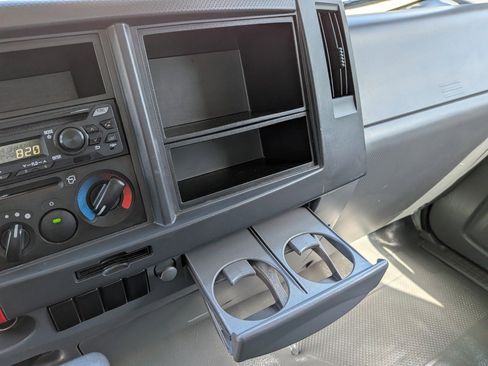 Used 2018 Isuzu NPR image 22