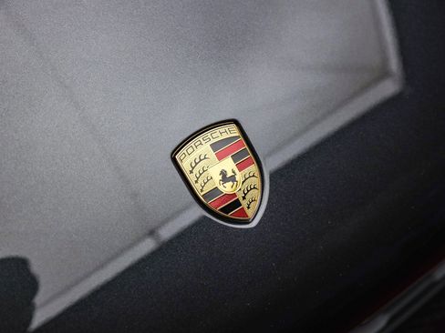 Used 2025 Porsche Macan image 9