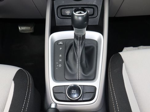 Used 2025 Hyundai Venue SEL FWD image 21