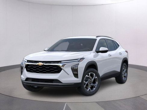 New 2026 Chevrolet Trax LT w/ Driver Confidence Package FWD image 8
