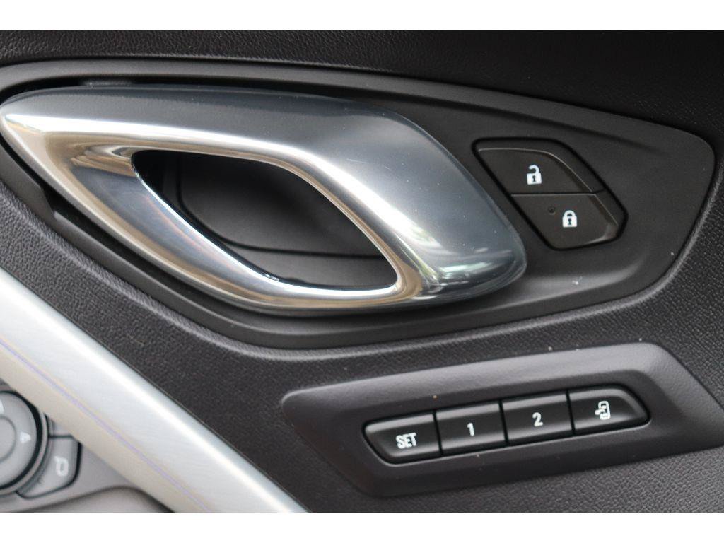 Used 2016 Chevrolet Camaro SS RWD image 21