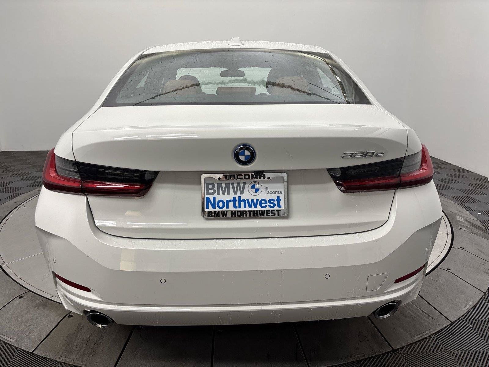 Used 2024 BMW 330e w/ Convenience Package RWD image 15